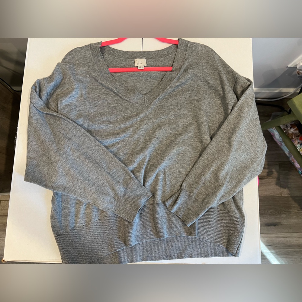 Women’s A New Day Charcoal Grey V neck Sweater Size XL GUC